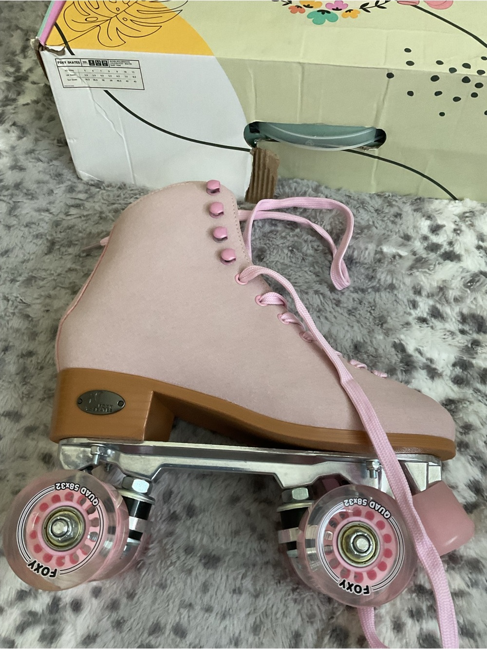 New Pink Suede Classic Quad Roller Skate - Picture 2 of 8